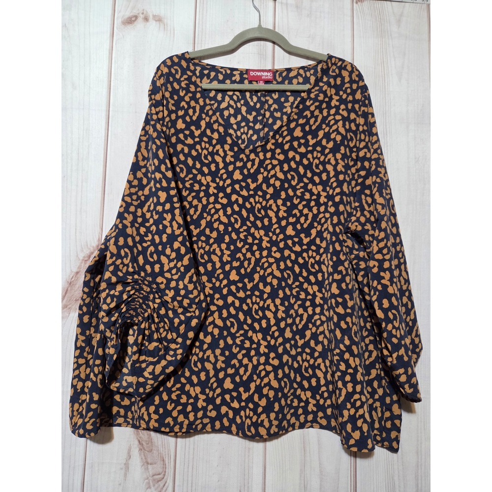 Downing Studio Women's‎ 3X Navy Orange Leopard Print Ruched Sleeve V Neck Blouse